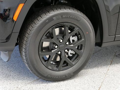 New 2025 Jeep Grand Cherokee L Altitude AWD/4WD image 14