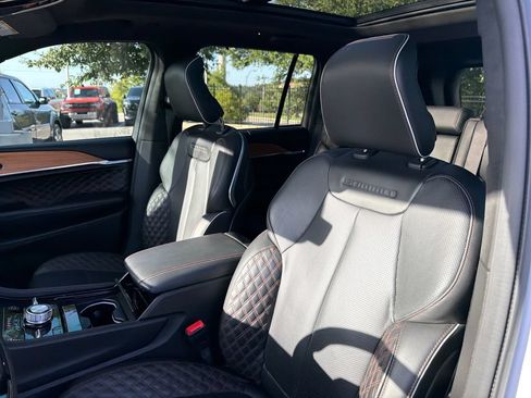 Used 2023 Jeep Grand Cherokee Summit AWD/4WD image 19