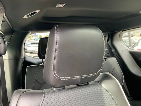 Used 2023 Chrysler Pacifica Limited w/ S Appearance Package FWD image 48