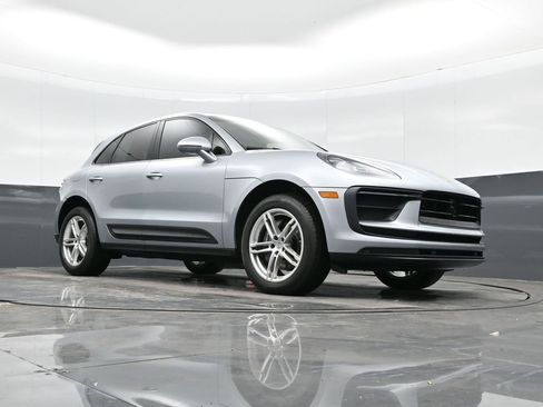 Certified 2022 Porsche Macan image 40