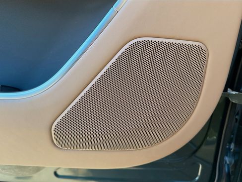 New 2025 Land Rover Range Rover SE image 23