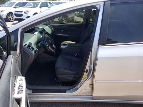 Used 2014 Toyota Prius V Five FWD image 2