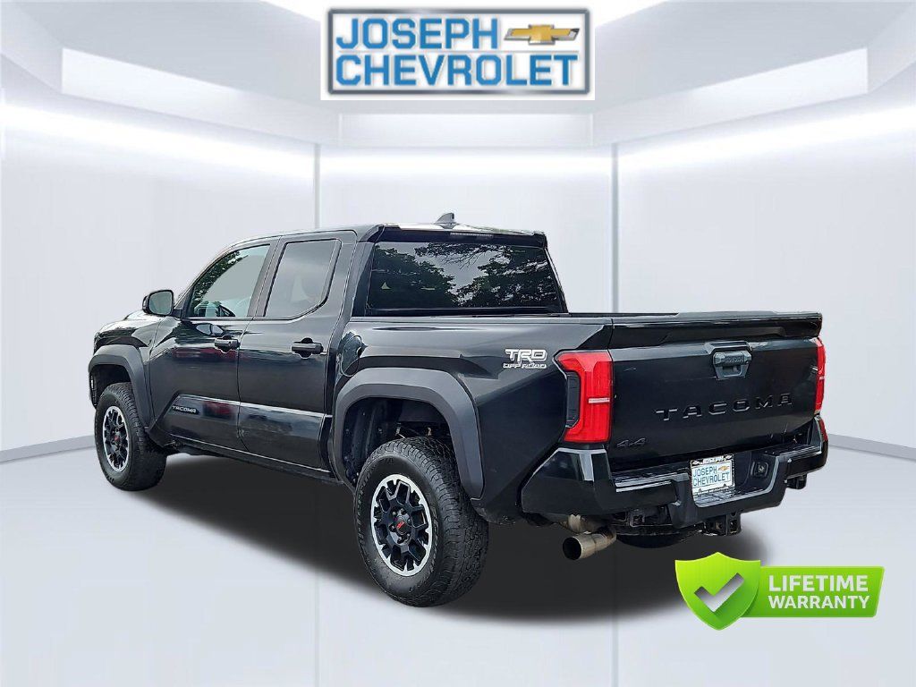 Used 2024 Toyota Tacoma TRD Off-Road AWD/4WD image 4