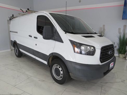 Used 2018 Ford Transit 250 130 Low Roof image 2