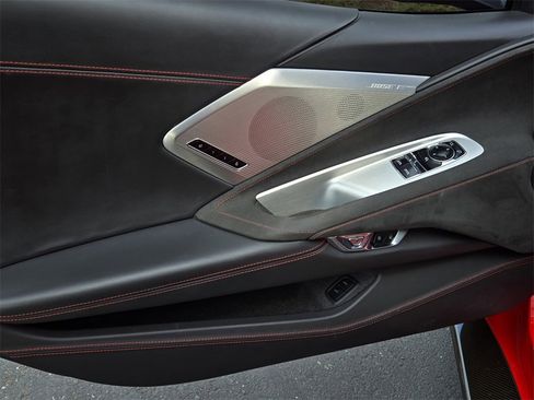 Used 2021 Chevrolet Corvette Stingray Premium Cpe w/ Z51 Performance Package image 16