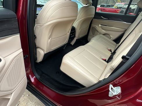 Used 2024 Jeep Grand Cherokee Limited image 24