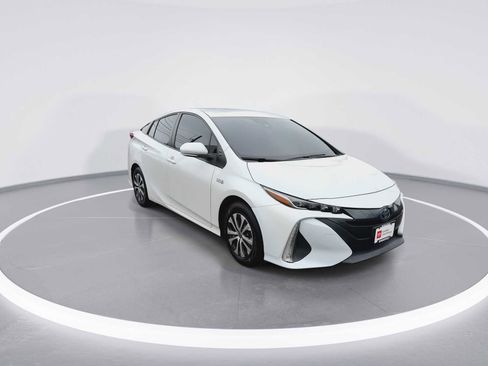 Certified 2021 Toyota Prius Prime XLE image 2