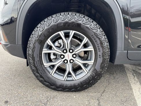 Used 2025 GMC Acadia AT4 w/ Luxury Package image 3