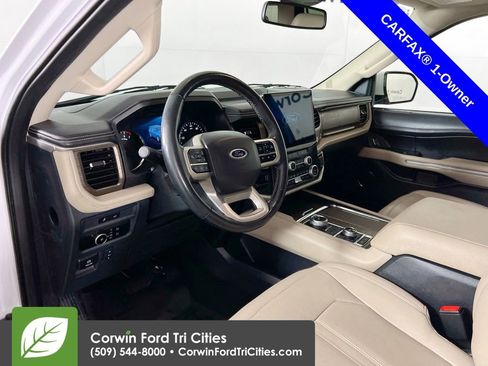 Used 2024 Ford Expedition Limited image 3