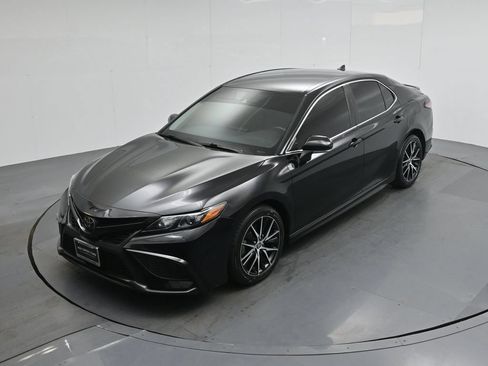 Used 2022 Toyota Camry SE FWD image 35