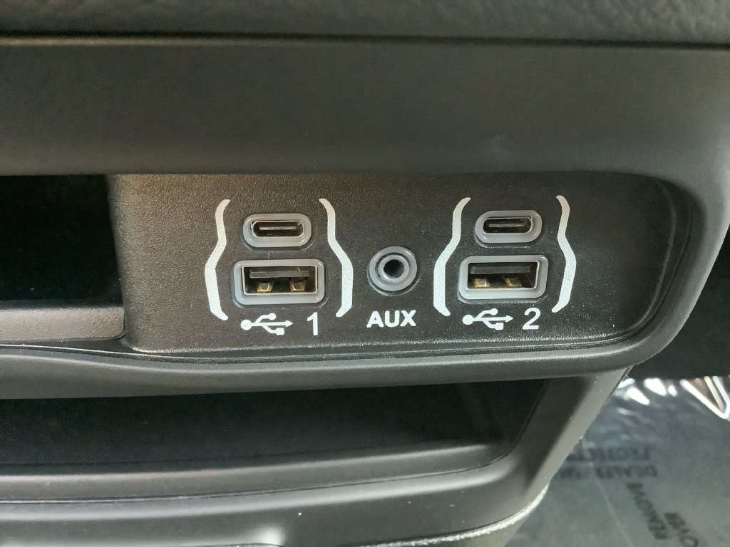 Used 2025 Chrysler Pacifica Select FWD image 22