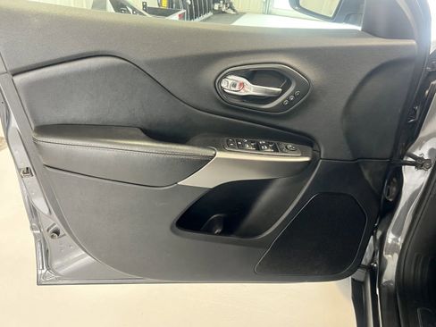 Used 2020 Jeep Cherokee Limited AWD/4WD image 9