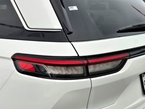 Used 2025 Jeep Grand Cherokee Laredo X w/ Luxury Tech Group I image 31