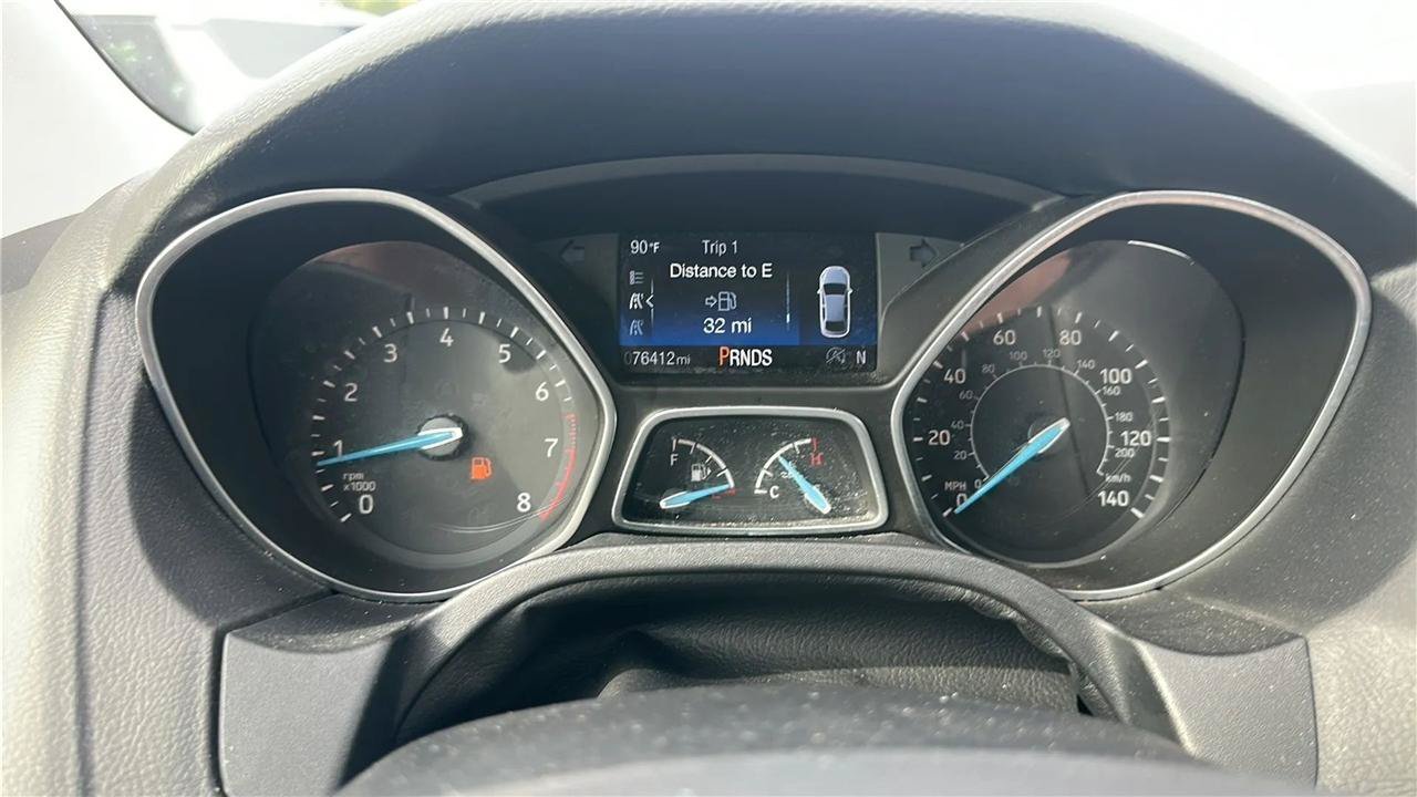 Used 2018 Ford Focus SE w/ SE Appearance Package FWD image 40