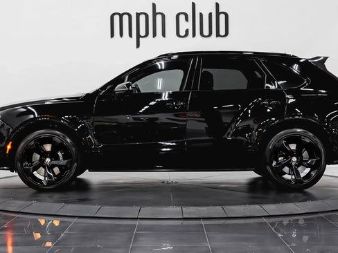 Used 2019 Bentley Bentayga image 3