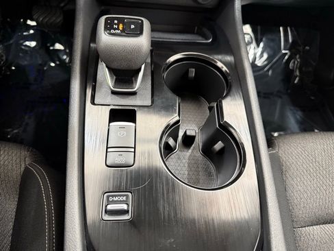 Used 2025 Nissan Rogue SV image 38