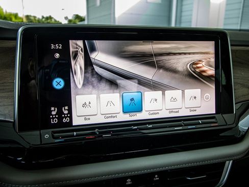 New 2026 Volkswagen Atlas SE image 3