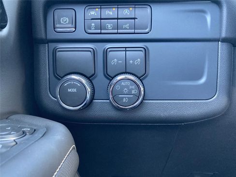 New 2026 Chevrolet Suburban Premier image 16