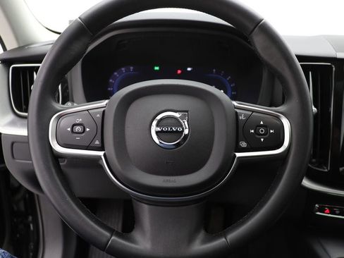 Used 2023 Volvo XC60 B5 Core image 17