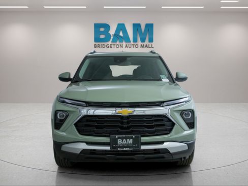 Used 2026 Chevrolet TrailBlazer LT w/ Convenience Package AWD/4WD image 2