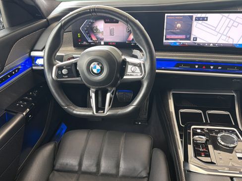 Used 2025 BMW 760i xDrive w/ Executive Package AWD/4WD image 8