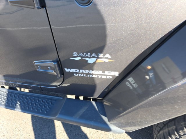 Used 2016 Jeep Wrangler Unlimited Sahara w/ Connectivity Group AWD/4WD image 3