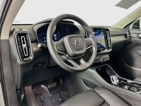 Used 2025 Volvo XC40 B5 Ultra AWD/4WD image 9