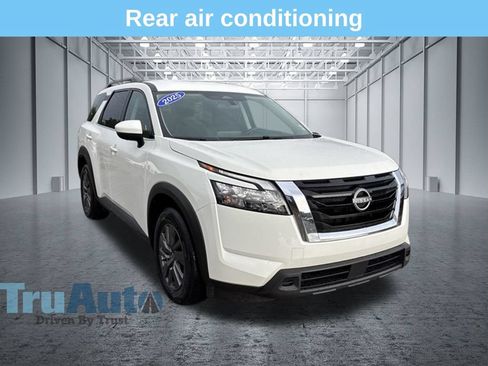 Used 2025 Nissan Pathfinder SV AWD/4WD image 1