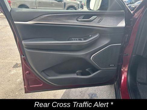 Used 2023 Jeep Grand Cherokee 4WD 4xe image 13