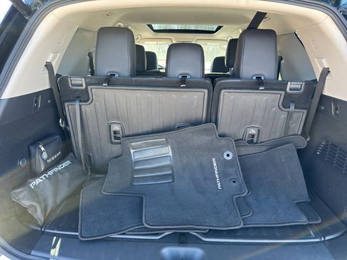 Used 2024 Nissan Pathfinder Platinum w/ Cargo Package image 37