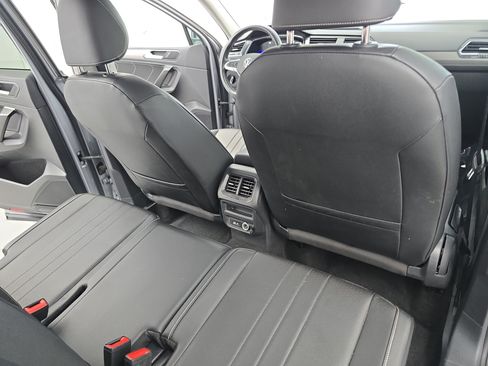 Used 2023 Volkswagen Tiguan SE FWD image 11