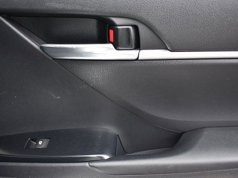 Used 2019 Toyota Camry SE image 14