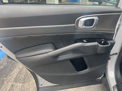 Used 2022 Kia Sorento SX FWD image 24
