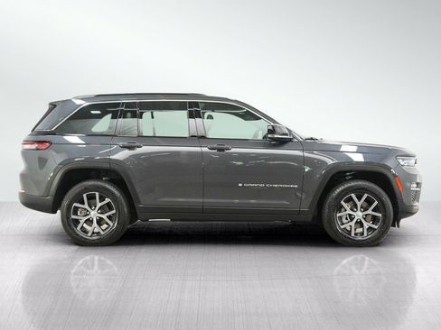 Used 2025 Jeep Grand Cherokee Limited w/ Trailer Tow Package AWD/4WD image 6