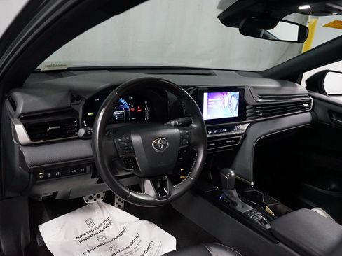 Used 2025 Toyota Camry SE FWD image 11