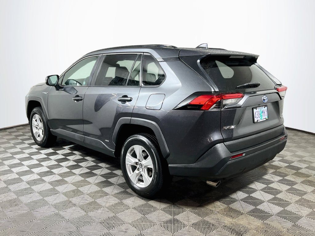 Used 2020 Toyota RAV4 LE w/ Carpet Mat Package AWD/4WD image 5