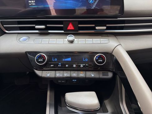 Used 2025 Hyundai Elantra SEL FWD image 20