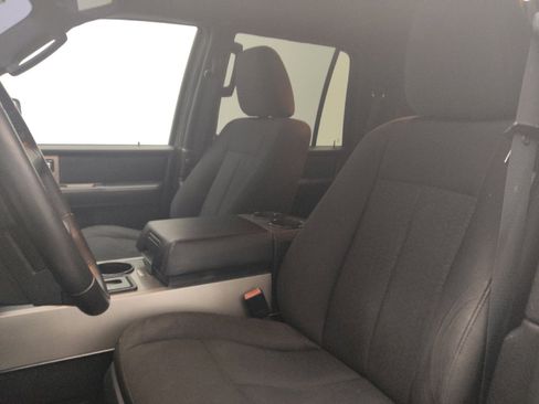Used 2017 Ford Expedition XLT image 17