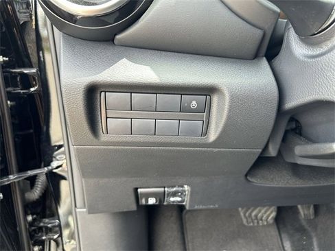 Used 2024 Nissan Kicks SR w/ SR Premium Package image 17