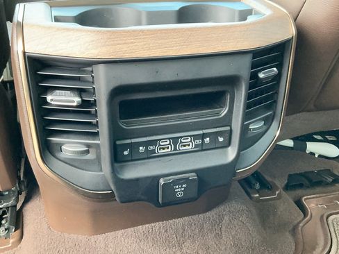Used 2025 RAM 1500 Limited AWD/4WD image 10