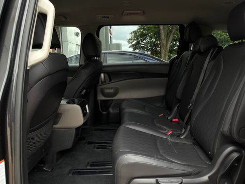 Used 2026 Kia Carnival FWD image 12