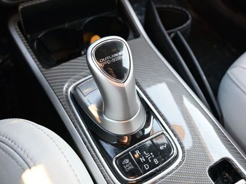 Used 2022 Mitsubishi Outlander 4WD Plug-In Hybrid image 23