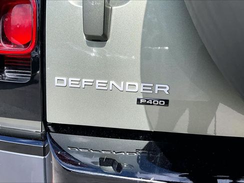 Used 2023 Land Rover Defender 130 SE image 10