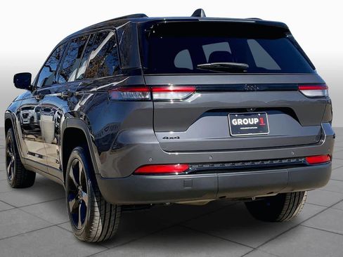 Used 2023 Jeep Grand Cherokee Altitude image 12