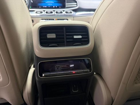 Used 2020 Mercedes-Benz GLS 450 4MATIC image 26