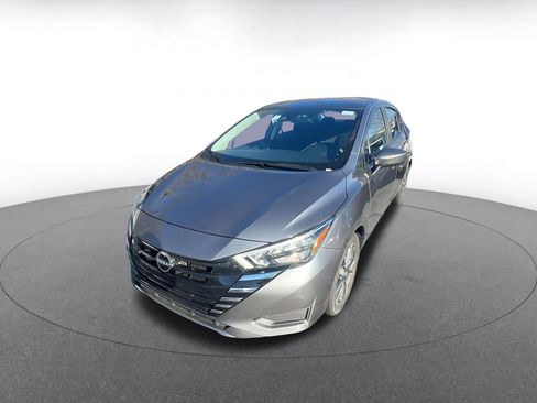 Used 2025 Nissan Versa SV image 8