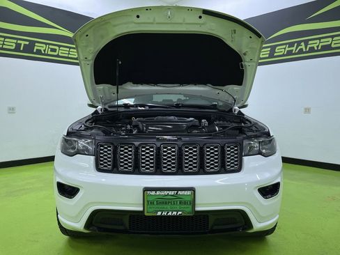 Used 2019 Jeep Grand Cherokee Altitude image 4