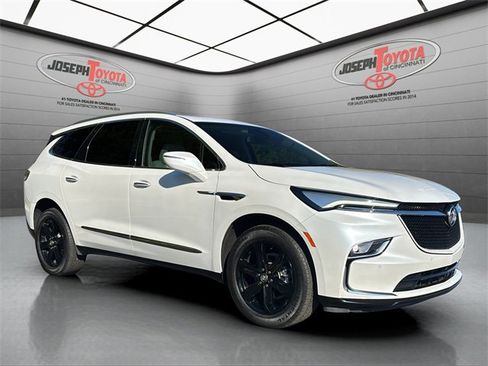 Used 2023 Buick Enclave Essence w/ Experience Buick Package image 6