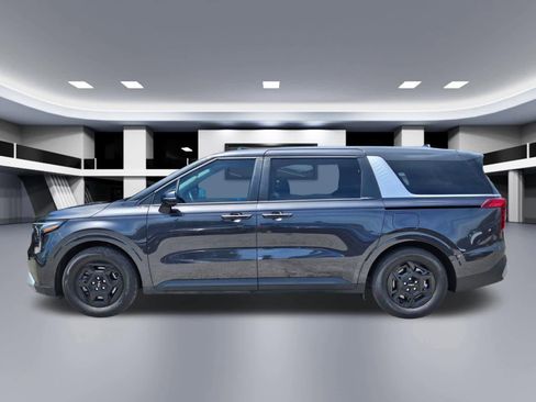 Used 2025 Kia Carnival FWD image 3