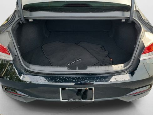 Used 2023 Hyundai Elantra SEL w/ Convenience Package FWD image 9